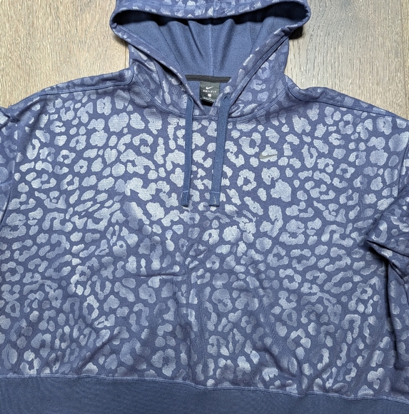 Nike Cheetah Print Crop Top - Picture 2 of 4